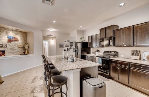 Solana Ridge House | Modern comfy home perfect for Lackland BMT/San Antonio Visit, mins to Sea World