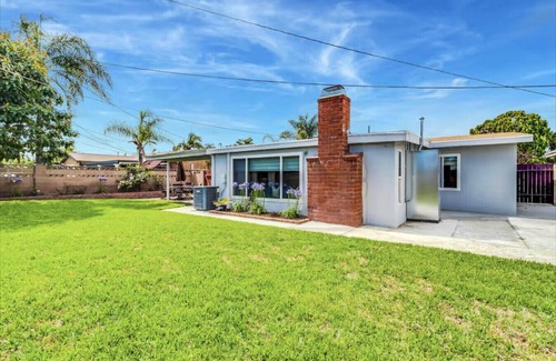 Southwest Anaheim House | Modern Comfy House-Anaheim/Disneyland