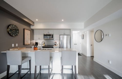 Huntsville Condo | Modern Condo. Forest and Lake Views. Pet Friendly. 5 mins from beach and slopes!