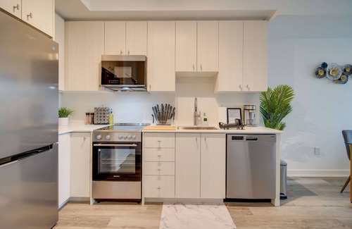 Mount Hope Huron Park Condo | Modern Condo in Central KW w/gym