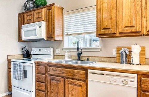 Branson West Apartment | Modern Condo in StoneBridge Resort!