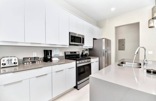 Reunion Hotel | Modern Condo near Disney with Resort & Waterpark Access - B32-138