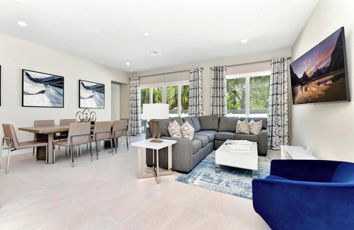Reunion Hotel | Modern Condo near Disney with Resort & Waterpark Access - B32-138