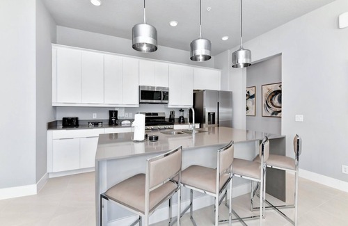 Reunion Hotel | Modern Condo near Disney with Resort & Waterpark Access - B33-142