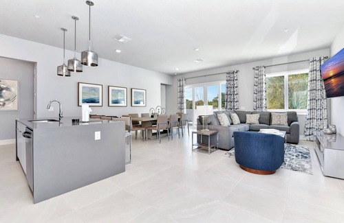 Reunion Hotel | Modern Condo near Disney with Resort & Waterpark Access - B33-142