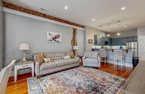 Waynesville Condo | Modern Condo over Main Street with full kitchen, Wifi and Central AC