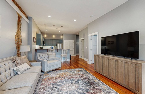 Waynesville Condo | Modern Condo over Main Street with full kitchen, Wifi and Central AC