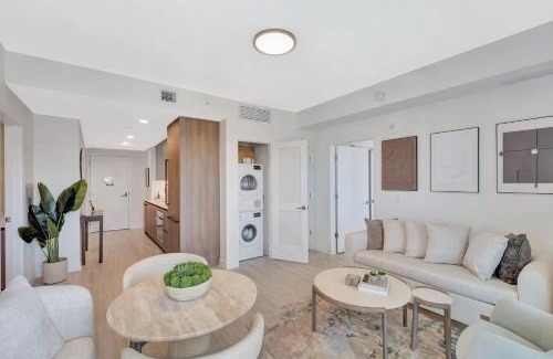 North Beach Apartment | Modern Condo w Balcony At 72 Park