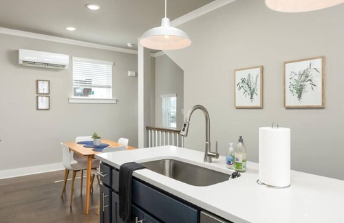 Chattanooga House | Modern Condo w/Mountain Views, 2 Private Decks!