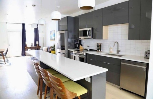 Central East Austin Apartment | Modern Condo w Patio City Views Heart of DT Austin