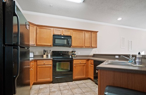 North Overton Condo | Modern Condo walking distance to Texas Tech w/full kitchen!