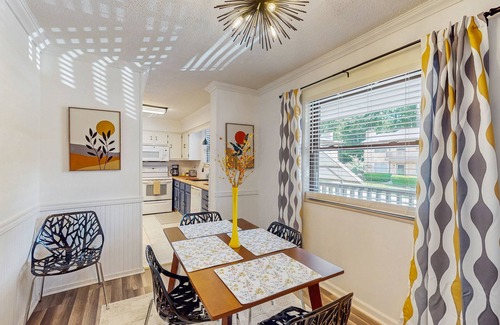 Hot Springs Condo | Modern condo with hot tub, pool access, fireplace, Smart TVs, & pets welcome