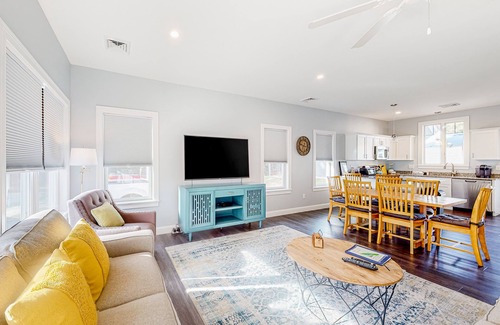 Kennebunkport Condo | Modern condo with private gas grill, shared pool, game room, and fitness center