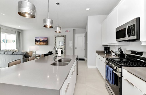 Reunion Hotel | Modern Condo with Large Outdoor Patio. Reunion Resort Water Park Access near Disney at Spectrum Resort Orlando by Rentyl – B9 #138