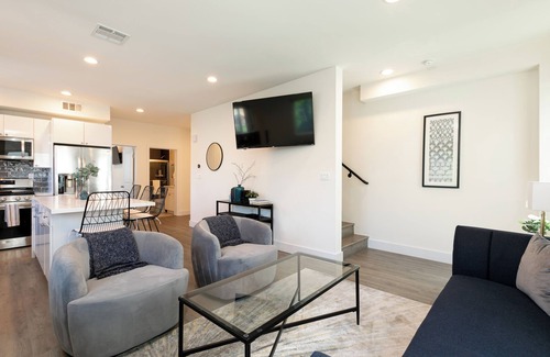 Pico-Union House | Modern construction with chic decor, conveniently located near Downtown and Hollywood