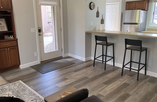 Acme Condo | Modern & Convenient Newly Renovated Condo