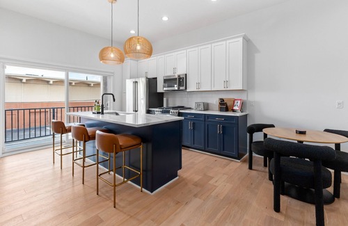 Corktown House | Modern Corktown Retreat|2BR|2.5BA|2CarPkg