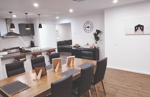St Leonards House | Modern & cosey 4bedroom house walk to beach