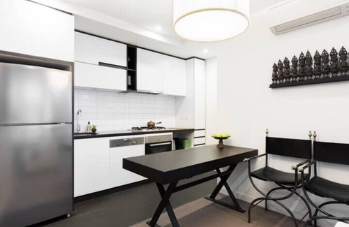 South Yarra Apartment | Modern Cosmopolitan Retreat on Toorak Rd