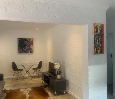 Hout Bay Apartment | Modern cottage in Hout Bay