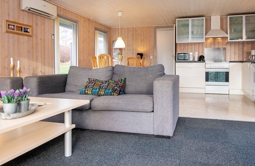 Arrild Ferieby House | Modern Cottage Oasis in Arrild