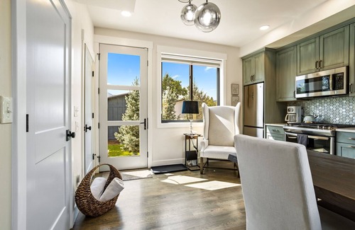 Central Colorado Springs Cottage | Modern Cottage Vibe - Springs Retreat + Hot Tub