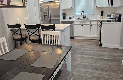 Woodbourne House | Modern Country Hideaway With 2 Ponds And Stream On 27 Scenic Acres.