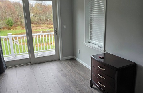 Woodbourne House | Modern Country Hideaway With 2 Ponds And Stream On 27 Scenic Acres.