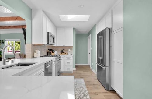 Sebastopol House | Modern Country Home | Near Downtown & Bike Trail