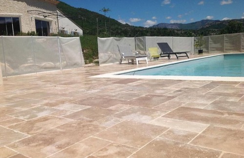 Entrepierres House | Modern country house with swimming pool