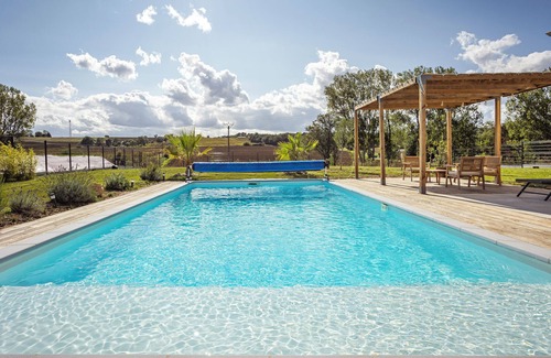 Tarabel House | Modern country house - sleeps 8/10 - heated pool