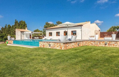 Llubi House | Modern country house with pool & a/c for 6 people