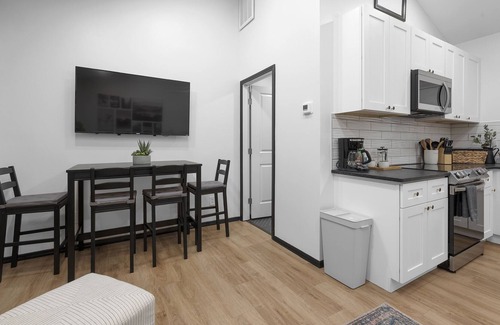Franklin Park House | Modern & cozy 1 bed/1 bath Home