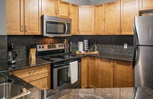 East Kootenay Apartment | Modern Cozy 2 Bed 2 Bath with Lake and Mountain Views Pool and Hot Tub