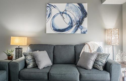 East Kootenay Apartment | Modern Cozy 2 Bed 2 Bath with Lake and Mountain Views Pool and Hot Tub