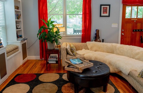Athens House | Modern cozy 3/3 House at UGA- 1 block walk Downtown Athens & 3 to U of Georgia