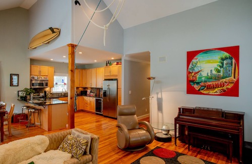 Athens House | Modern cozy 3/3 House at UGA- 1 block walk Downtown Athens & 3 to U of Georgia
