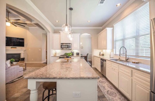 Lewisville House | Modern & Cozy 3-Bedroom Home close to DFW Airport