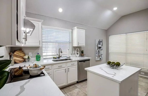 Plano House | Modern Cozy 3 Bedroom Family Home