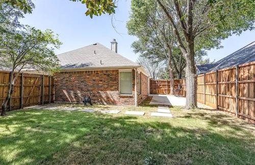 Plano House | Modern Cozy 3 Bedroom Family Home