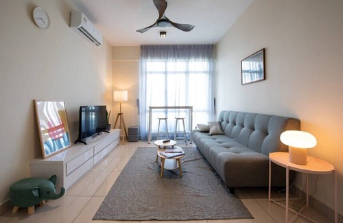 Taman Daya Apartment | Modern & Cozy 3BR Apt ARC at Austin, Free Parking