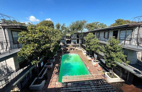 Houston Apartment | Modern & Cozy Apartment near The Galleria