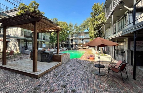 Houston Apartment | Modern & Cozy Apartment near The Galleria