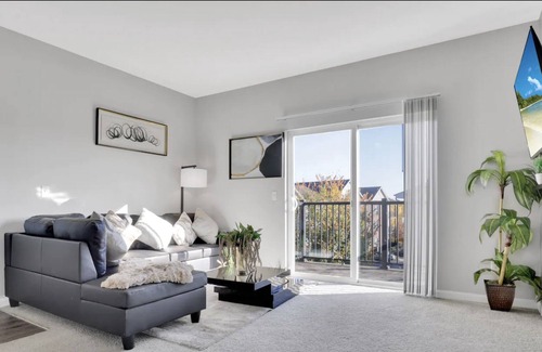 Northwest Columbus Apartment | Modern Cozy Balcony Suite/Free Parking/NEW -- 15 minutes from Downtown Columbus!