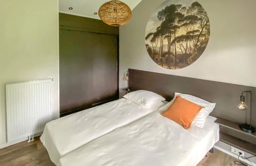 Oosterwolde House | Modern, cozy cottage on the lake.
