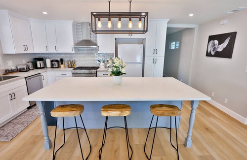 Southeast Anaheim House | Modern Cozy Family Vacation Home with yard and fireplace