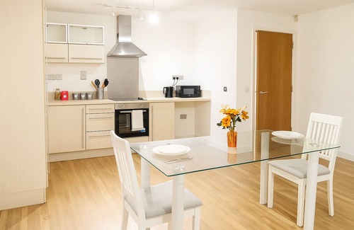 Edgbaston Apartment | Modern Cozy Flat - Business guests, Contractors