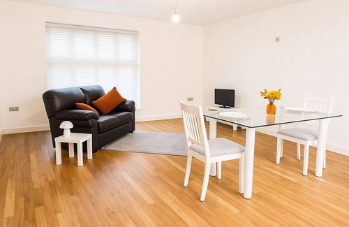 Edgbaston Apartment | Modern Cozy Flat - Business guests, Contractors