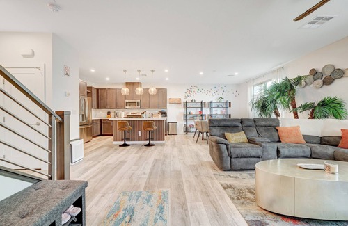Rhodes Ranch House | Modern/Cozy Home, in great location with beautiful Backyard!