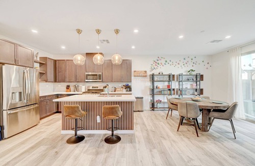 Rhodes Ranch House | Modern/Cozy Home, in great location with beautiful Backyard!